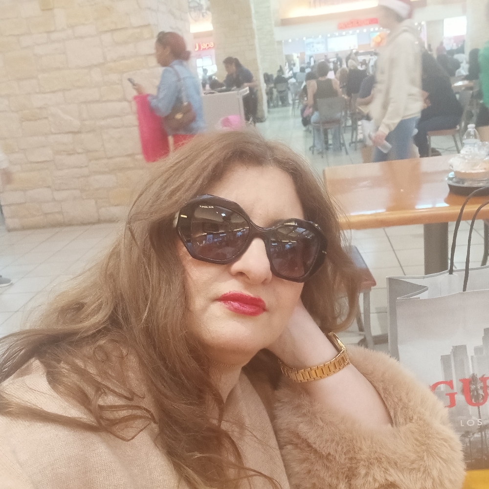 Meet your Posher, Zahra